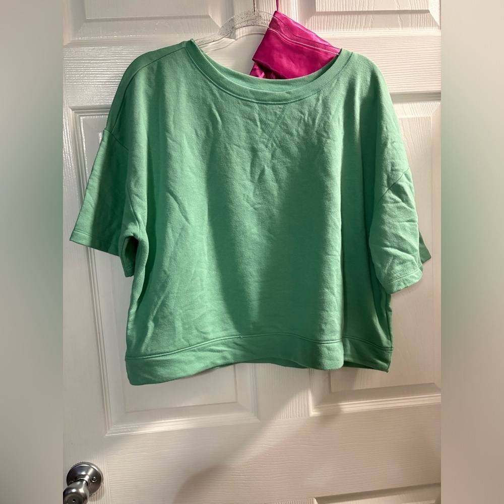 Green cropped sweatshirt material T shirt